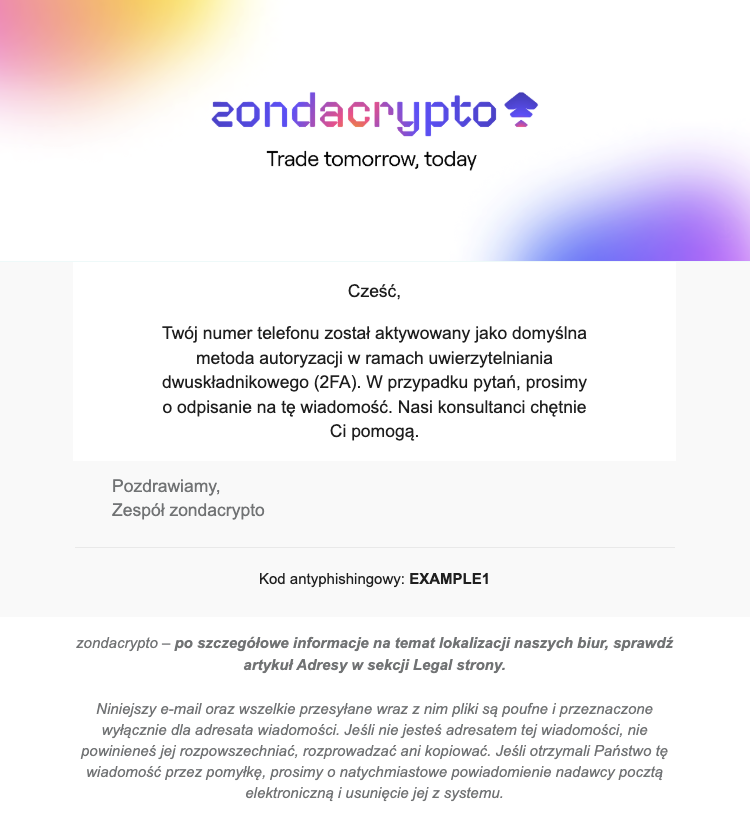 Zrzut ekranu wiadomości e-mail od zondacrypto, która potwierdza aktywację numeru telefonu jako domyślnej metody uwierzytelniania dwuskładnikowego (2FA). E-mail zawiera również kod antyphishingowy: EXAMPLE1.