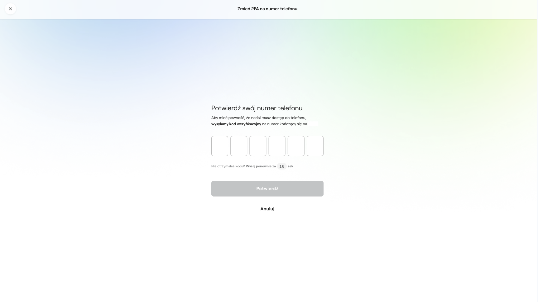 : Zrzut ekranu z serwisu zondacrypto, na którym widać okno z nagłówkiem „Zmień 2FA na numer telefonu”. W centrum ekranu znajduje się tekst „Potwierdź swój numer telefonu” z informacją, że weryfikacyjny kod SMS został wysłany na numer telefonu powiązany z kontem. Poniżej jest sześć pustych pól do wpisania kodu. Na dole widoczne są przyciski „Potwierdź” i „Anuluj”.